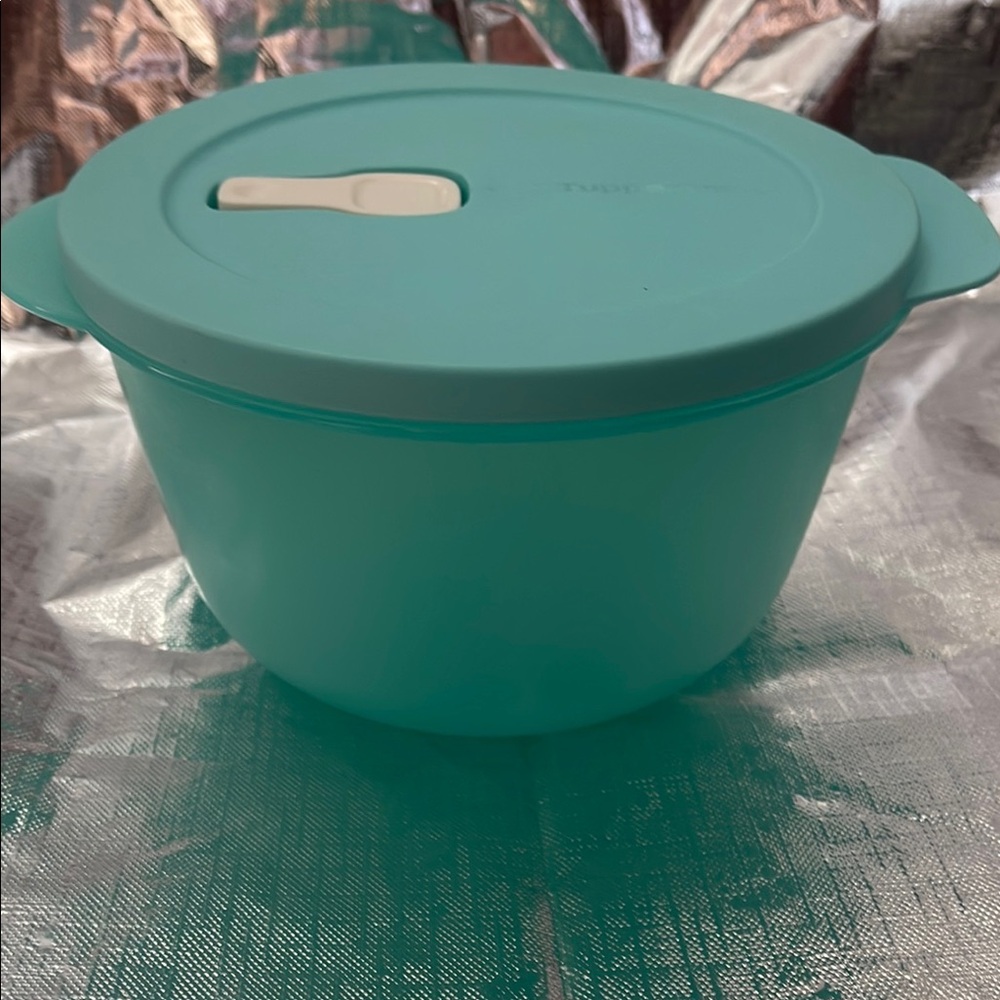 Tupperware Aqua Blue Mixing Bowl with Lid